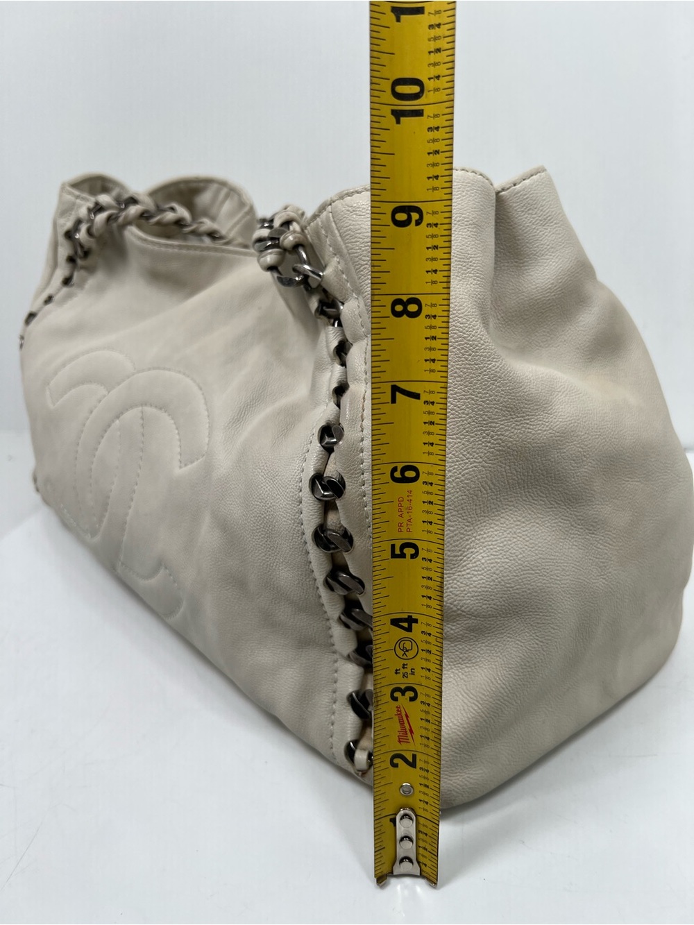 Authentic CHANEL 2005 White Caviar Modern Chain East West Leather Tote - Picture 13 of 15